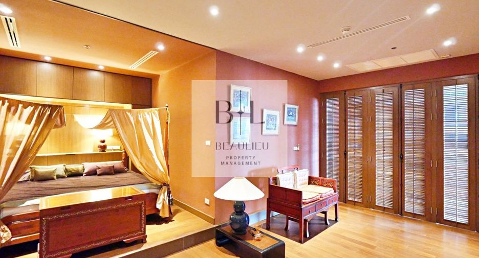 For rent 2 bedrooms condo in Sathon, Bangkok