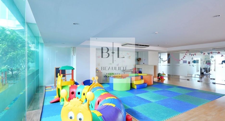 For rent 2 bedrooms condo in Sathon, Bangkok