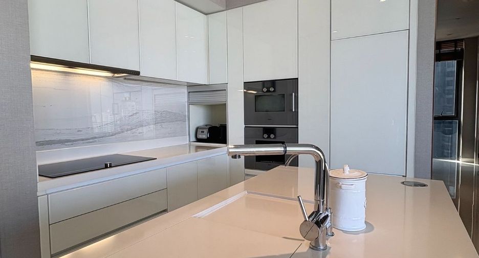 For rent そして for sale 2 ベッドルーム condo in Khlong Toei, Bangkok