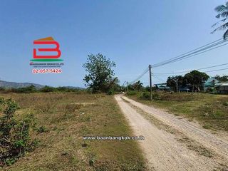 出售 土地 在 Mueang Prachuap Khiri Khan, 班武里府