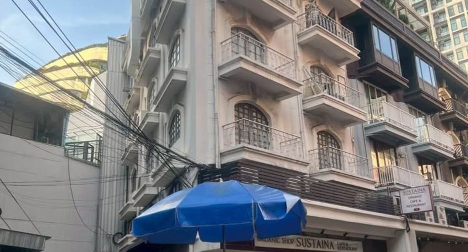For rent 4 bedrooms retail Space in Khlong Toei, Bangkok