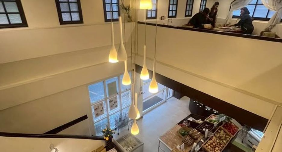 For rent 4 bedrooms retail Space in Khlong Toei, Bangkok