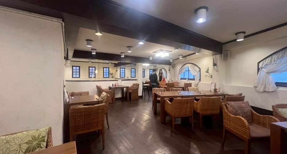 For rent 4 bedrooms retail Space in Khlong Toei, Bangkok