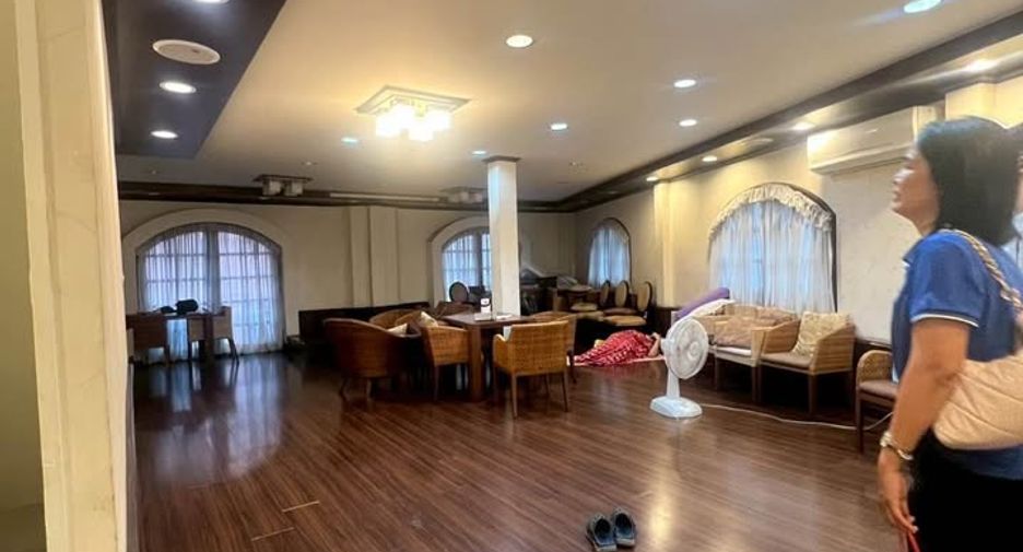 For rent 4 bedrooms retail Space in Khlong Toei, Bangkok