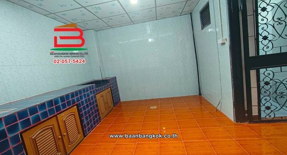 For sale 2 bedrooms townhouse in Sam Khok, Pathum Thani