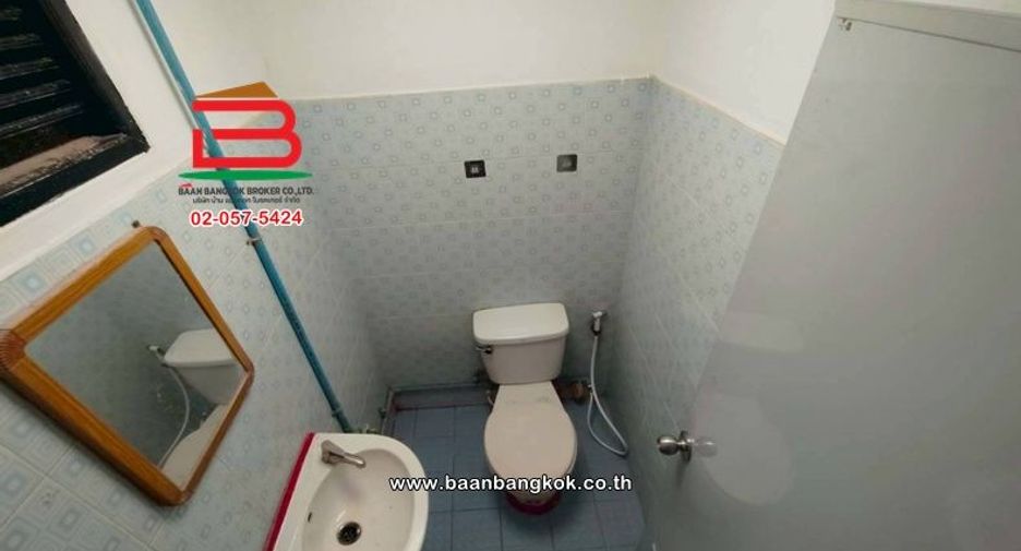 For sale 2 bedrooms townhouse in Sam Khok, Pathum Thani