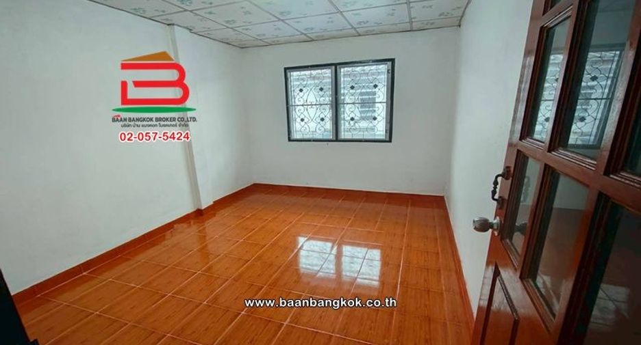 For sale 2 bedrooms townhouse in Sam Khok, Pathum Thani