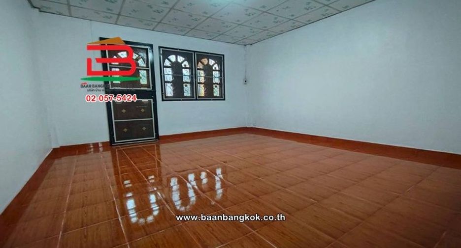 For sale 2 bedrooms townhouse in Sam Khok, Pathum Thani