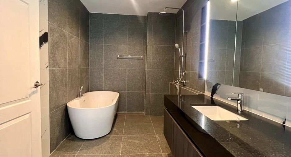 For sale 3 bedrooms townhouse in Bang Na, Bangkok