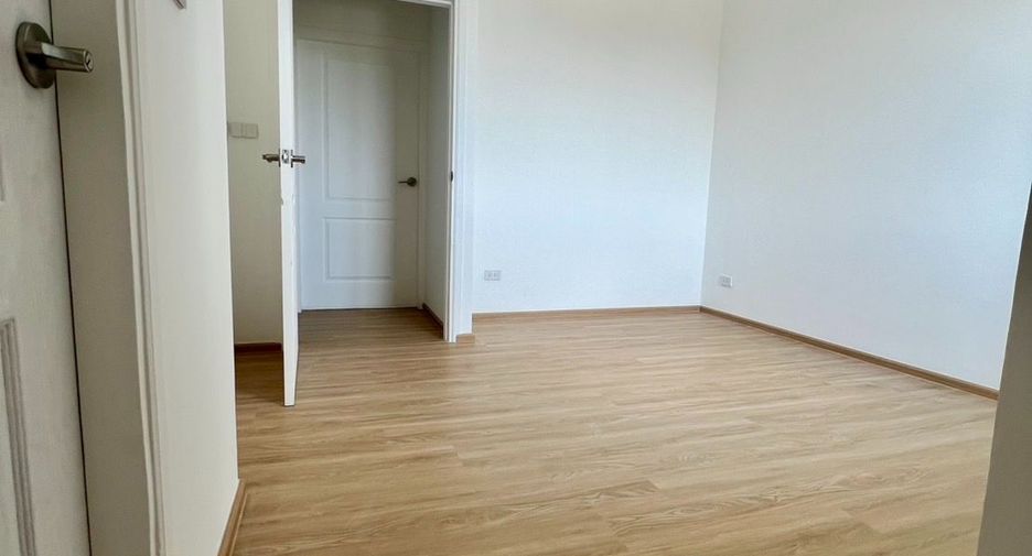 For sale 3 bedrooms townhouse in Bang Na, Bangkok