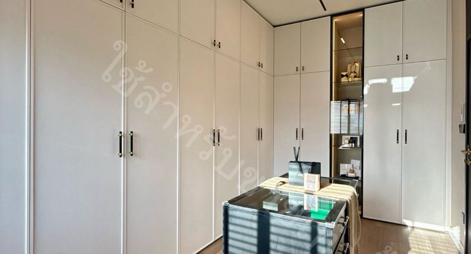 Casa en venta de 4 habitaciones en Taling Chan, Bangkok