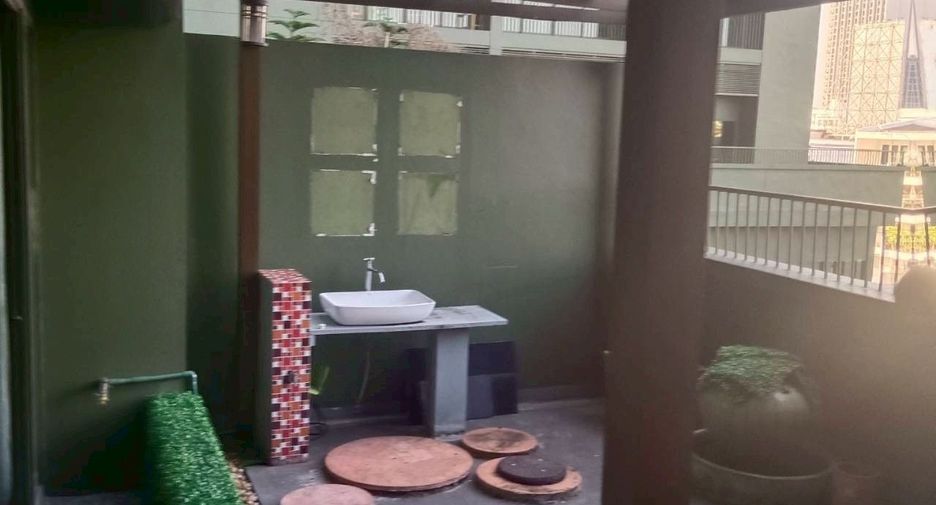 For sale 1 bed condo in Watthana, Bangkok