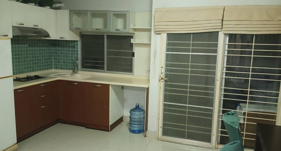 À vendre 4 chambres maison de ville à Chatuchak, Bangkok