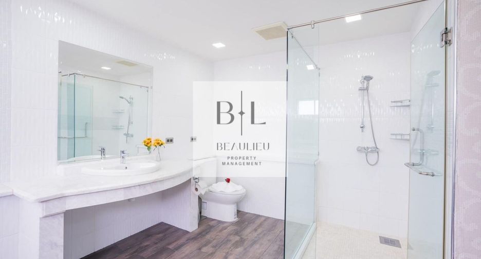 For rent and for sale 5 bedrooms house in Bang Lamung, Chonburi