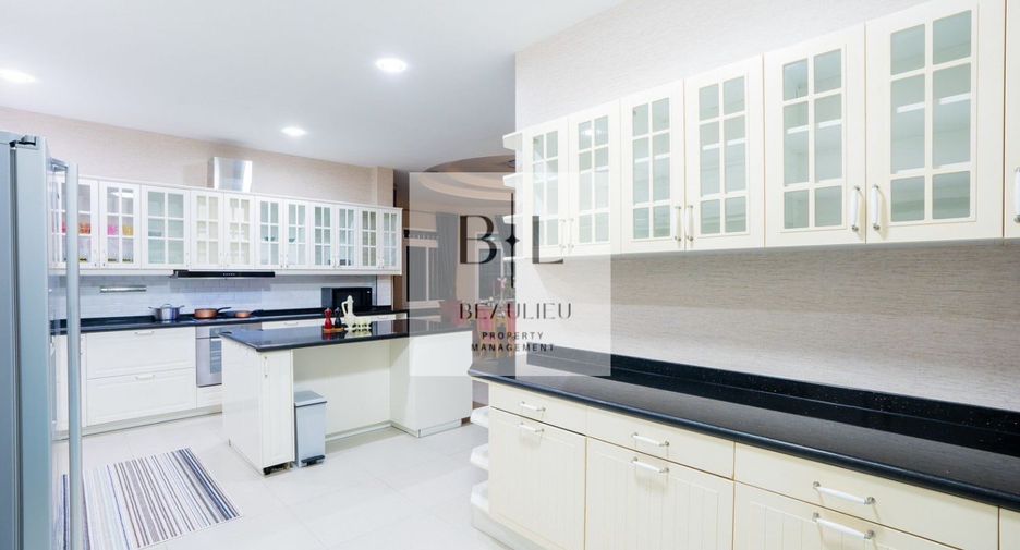 For rent and for sale 5 bedrooms house in Bang Lamung, Chonburi