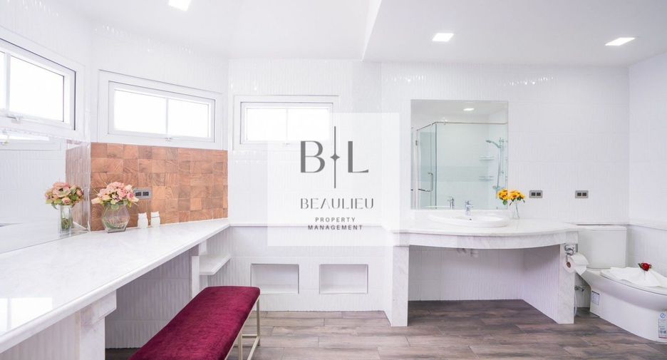 For rent and for sale 5 bedrooms house in Bang Lamung, Chonburi