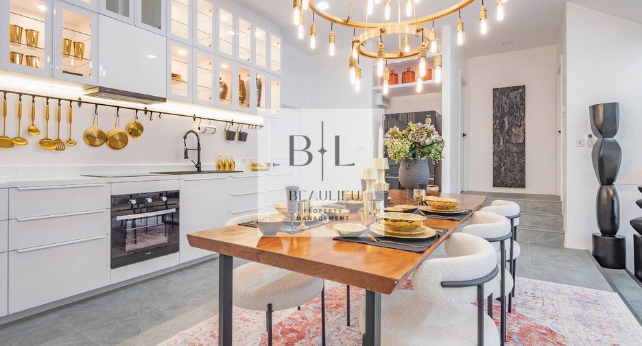 Casa en venta de 5 habitaciones en Bang Lamung, Chonburi