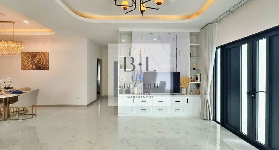 Casa en venta de 4 habitaciones en Bang Lamung, Chonburi