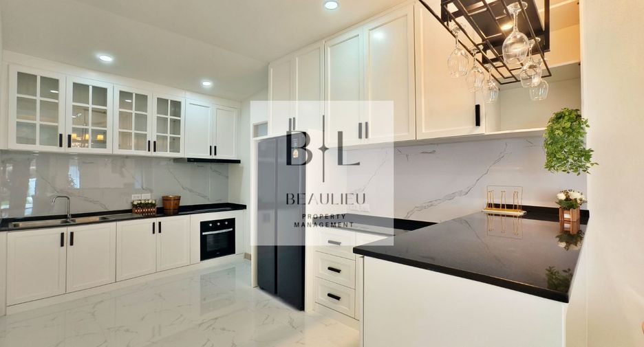 Casa en venta de 4 habitaciones en Bang Lamung, Chonburi