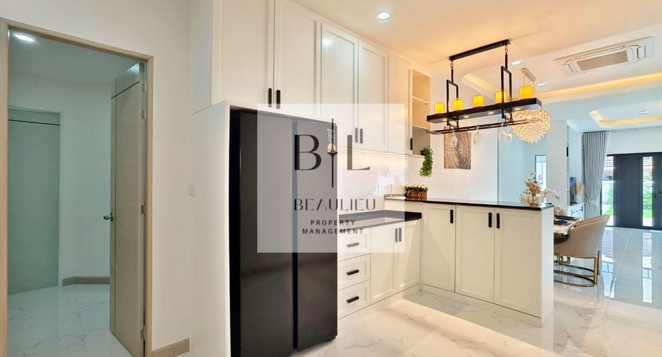 Casa en venta de 4 habitaciones en Bang Lamung, Chonburi