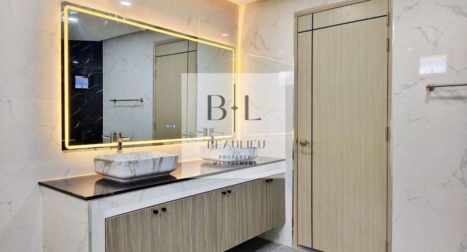 Casa en venta de 4 habitaciones en Bang Lamung, Chonburi