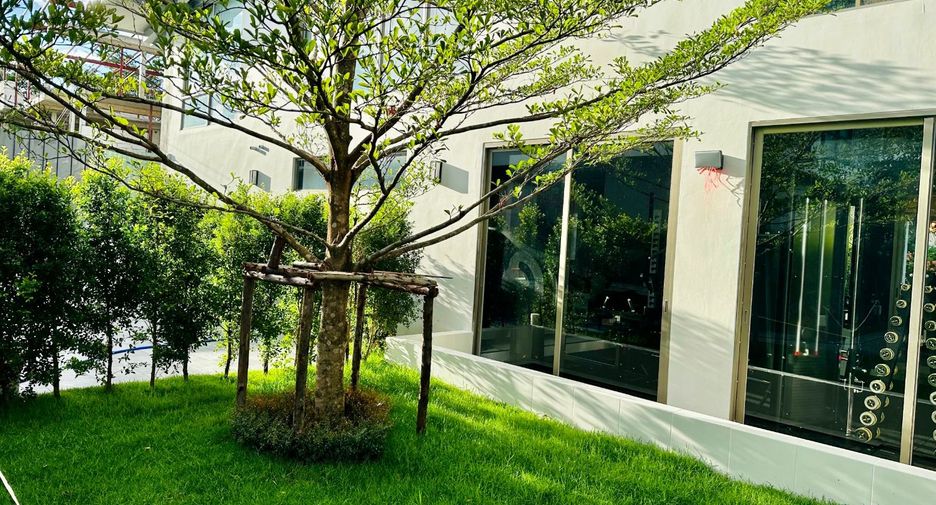 For rent 4 bedrooms house in Watthana, Bangkok