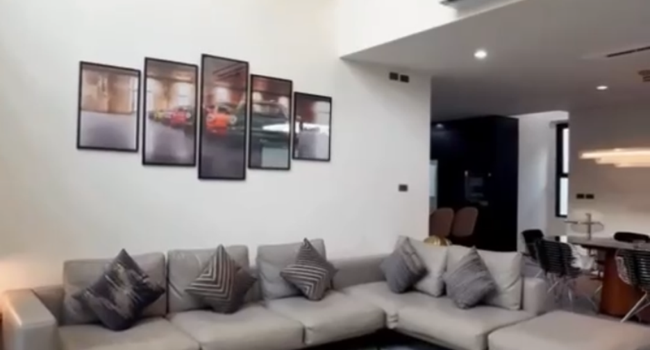 For rent 4 bedrooms house in Watthana, Bangkok