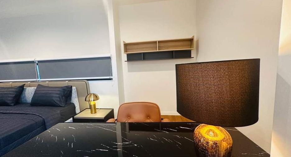For rent 4 bedrooms house in Watthana, Bangkok