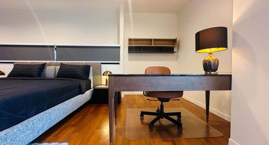 For rent 4 bedrooms house in Watthana, Bangkok