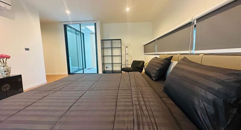 For rent 4 bedrooms house in Watthana, Bangkok