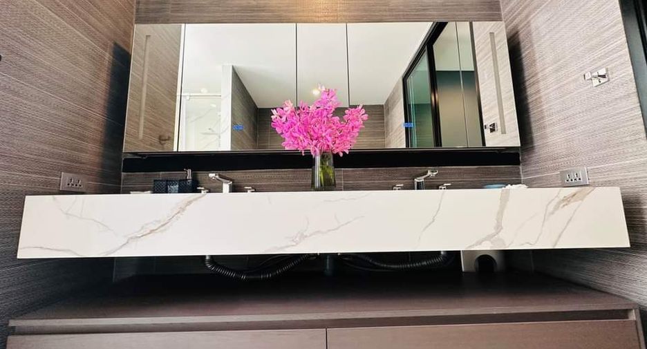For rent 4 bedrooms house in Watthana, Bangkok