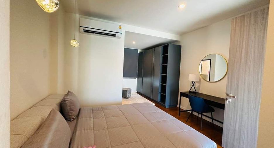 For rent 4 bedrooms house in Watthana, Bangkok