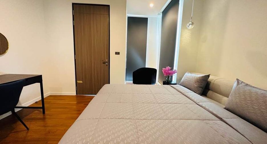 For rent 4 bedrooms house in Watthana, Bangkok