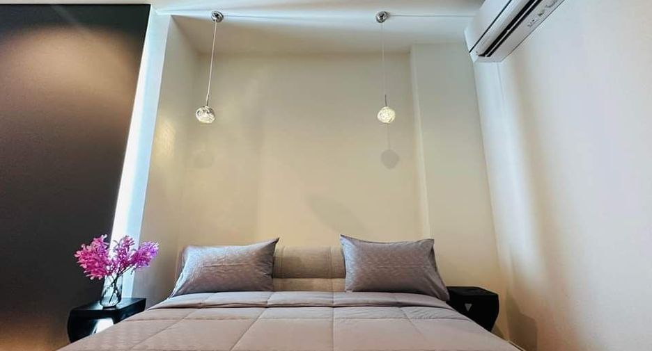 For rent 4 bedrooms house in Watthana, Bangkok