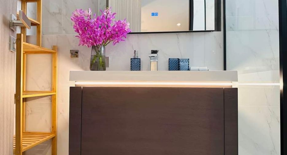 For rent 4 bedrooms house in Watthana, Bangkok