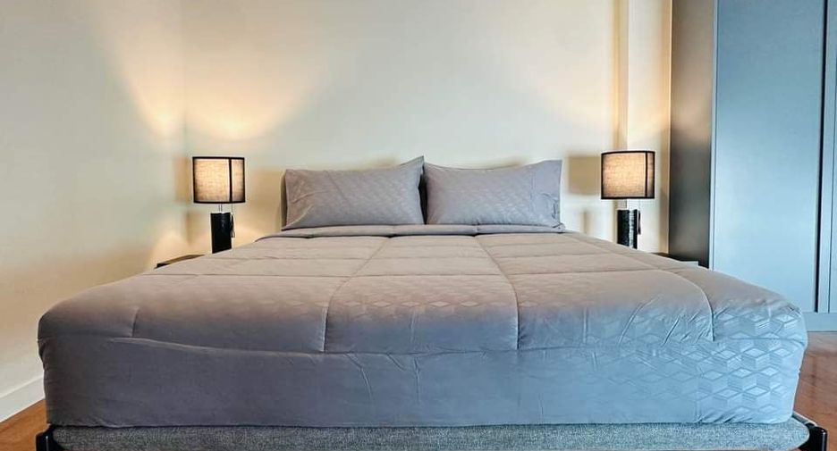 For rent 4 bedrooms house in Watthana, Bangkok