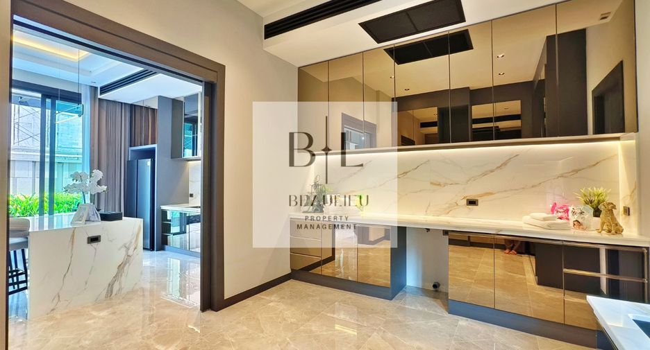 For sale 5 bedrooms house in Bang Lamung, Chonburi