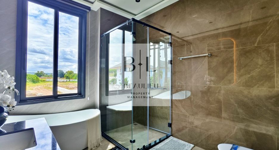 For sale 5 bedrooms house in Bang Lamung, Chonburi