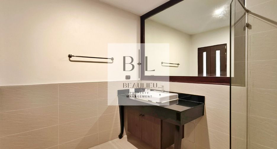 Haus zum Kauf mit 6 Zimmer in Bang Lamung, Chonburi