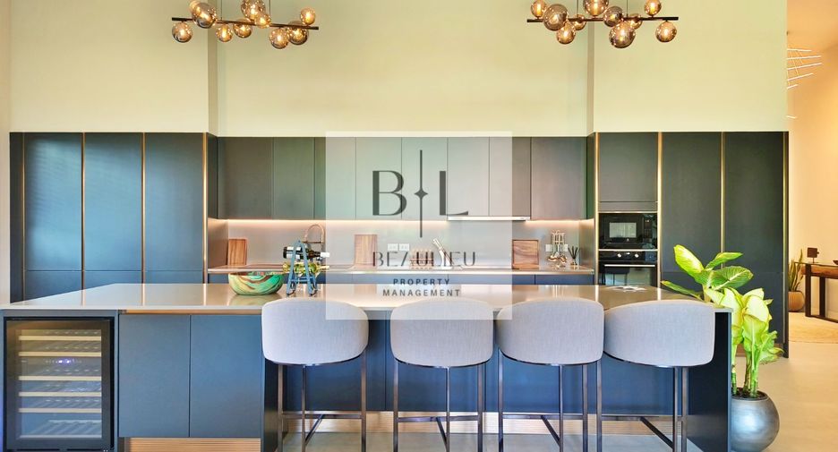 For sale 5 bedrooms house in Bang Lamung, Chonburi