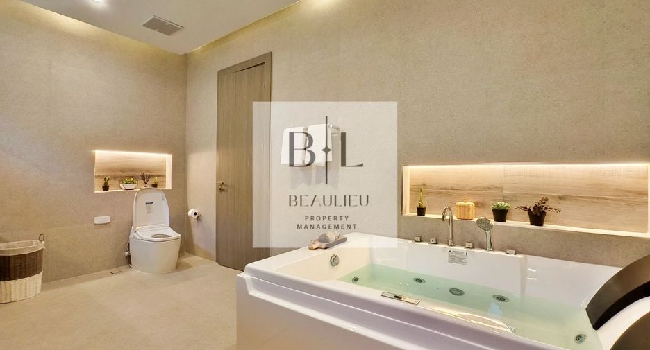 For sale 5 bedrooms house in Bang Lamung, Chonburi
