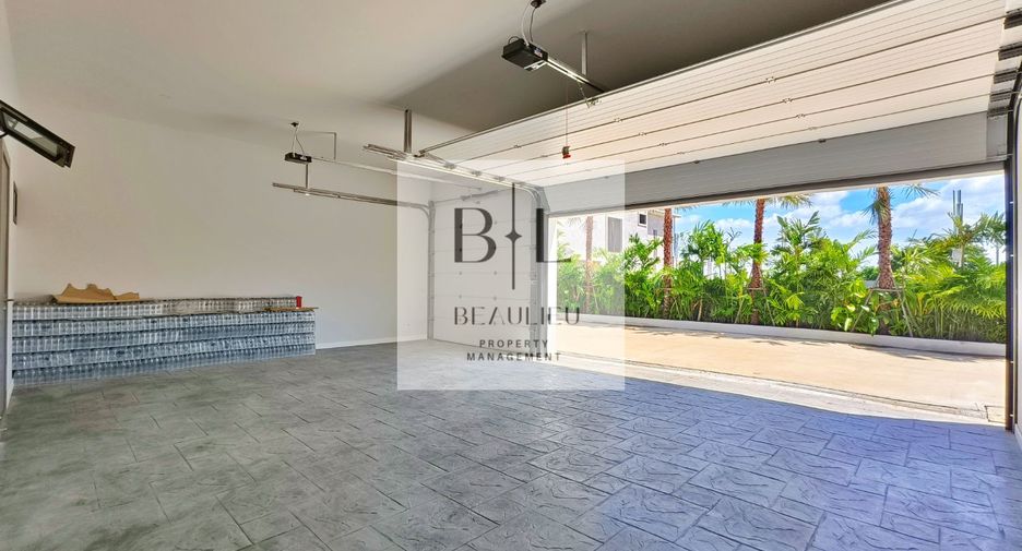 For sale 5 bedrooms house in Bang Lamung, Chonburi