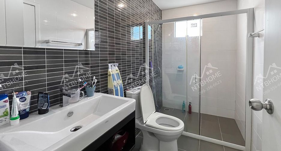 For sale 4 bedrooms townhouse in Pak Kret, Nonthaburi