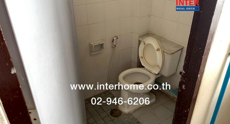 For sale 3 bedrooms retail Space in Sai Mai, Bangkok