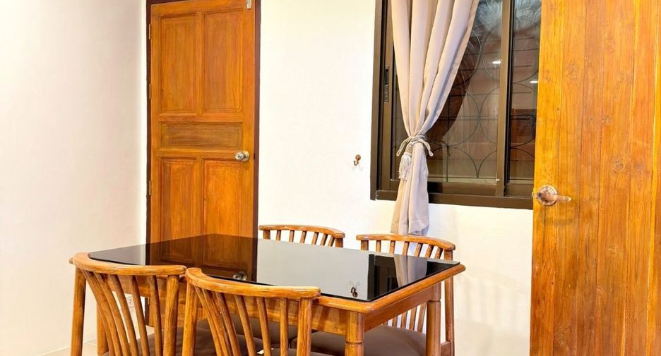 Casa en alquiler de 2 habitaciones en Bang Lamung, Chonburi