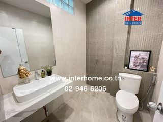 出售 2 卧室 联排别墅 在 Lat Phrao, 曼谷