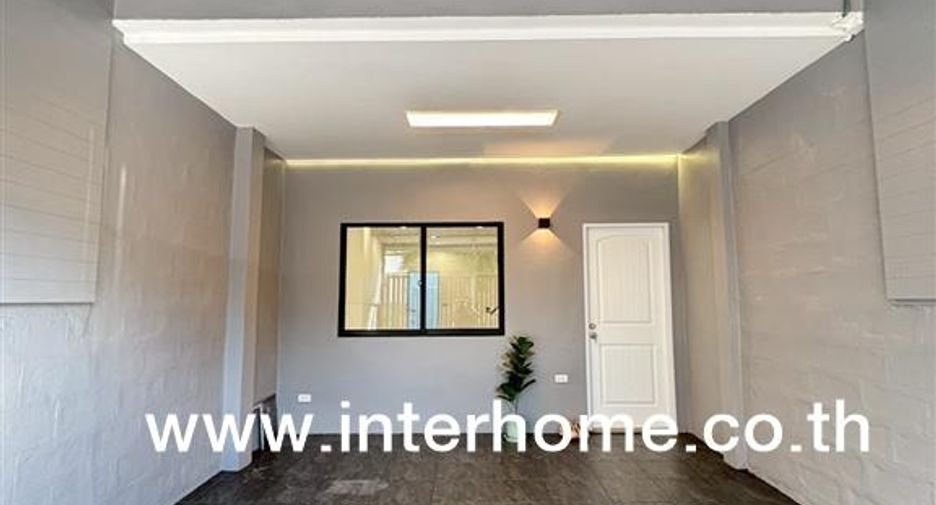 For sale 2 bedrooms townhouse in Lat Phrao, Bangkok