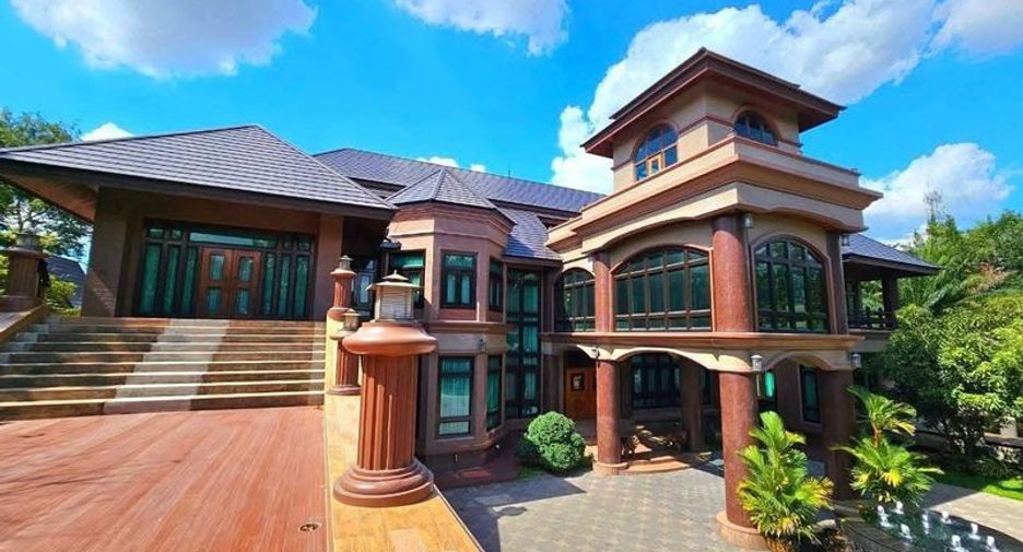 出售 5 卧室 独立屋 在 Si Racha, Chon Buri