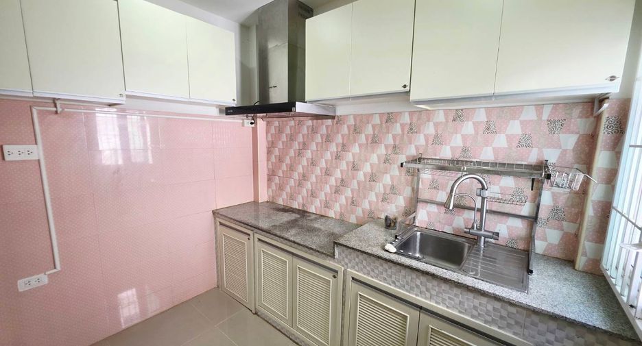 For sale 4 bedrooms house in Khlong Luang, Pathum Thani