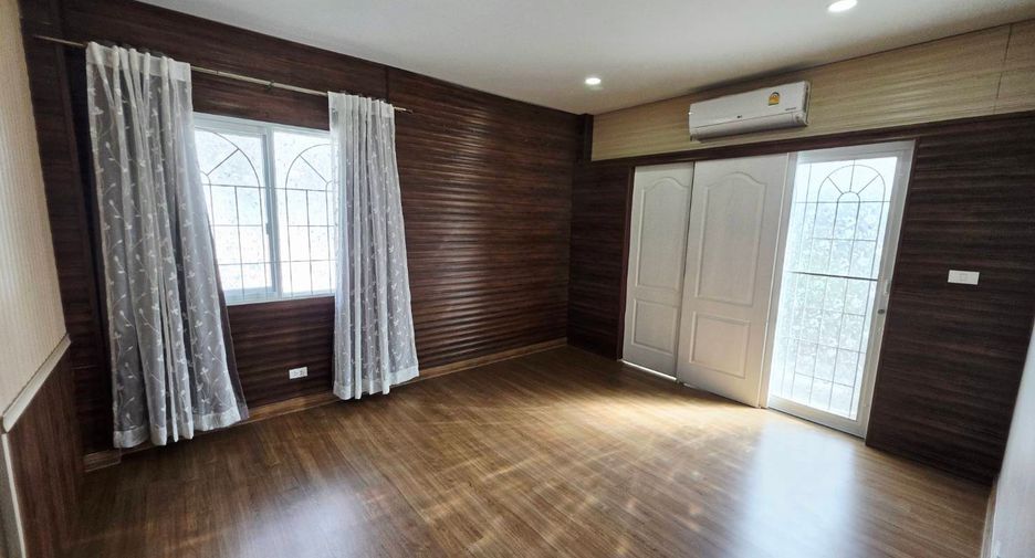 For sale 4 bedrooms house in Khlong Luang, Pathum Thani